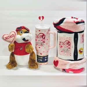 Buc-ee’s Valentine's Day 2026 / Plush, Mug, and Blanket - Bundle of 3